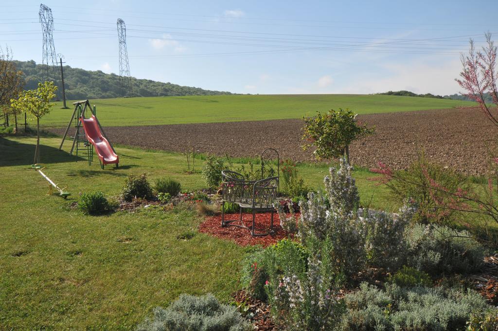 Вилла La Boulonne Festigny  Экстерьер фото